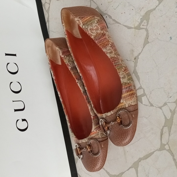 Gucci Round Toe Raffia Leather Horsebit Flats - Picture 2 of 13